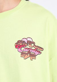 Alpha Industries CANDY CREW - Marškinėliai su spaudiniu - arctic lime