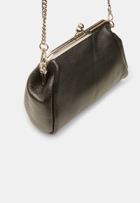 Bata Delninukė - nero