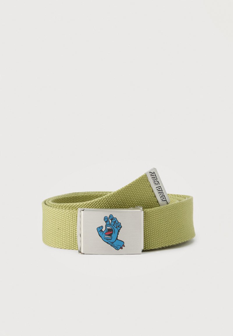 Ζώνη από υφαντό ύφασμα ανοιχτού πράσινου χρώματος με ασημένια αγκράφα που διαθέτει γραφικό μιας μπλε χεριού που φωνάζει και μια λευκή ετικέτα με το όνομα της μάρκας.