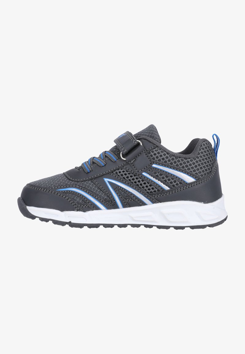 Chaussure de sport grise avec une tige en maille, des accents bleus et blancs, une sangle à crochets et une semelle en caoutchouc durable.