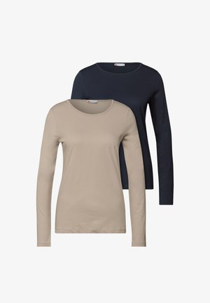 Deux t-shirts à manches longues : un beige, un marine. Tous deux ont un col rond, sont en coton doux et ont une coupe ajustée.
