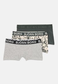 Kolm paari meeste bokserit: hall puuvill, must vöökoht tekstiga "BJÖRN BORG," kergelt tooni pehmed lillemustrid ja tume rohelise riie.