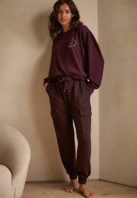 B by Ted Baker REGULAR FIT fioletowy