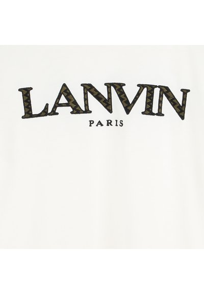 Weißes T-Shirt mit schwarzer und gemusterter Schrift, das "LANVIN" und darunter "PARIS" anzeigt, was die charakteristische Typografie und das grafische Design betont.