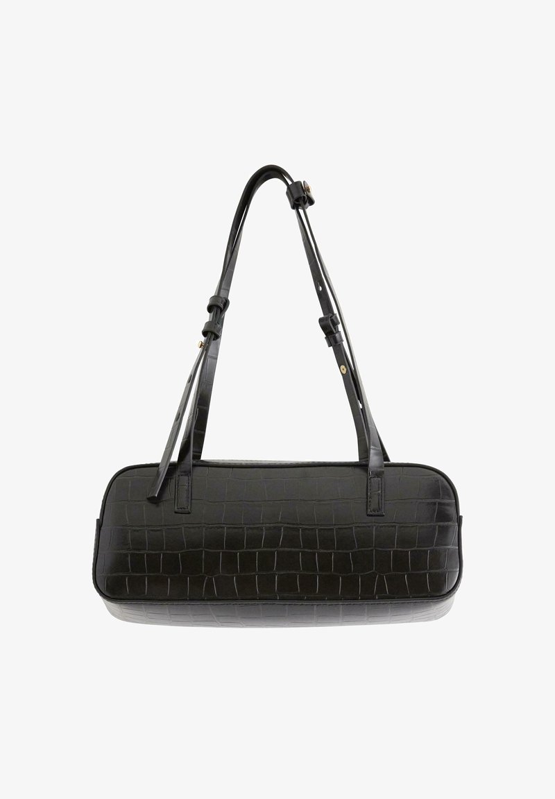 Czarna torebka na ramię z sztucznej skóry o teksturze krokodyla, prostokątnym kształcie, z dwoma regulowanymi paskami i płaskim dnem.
