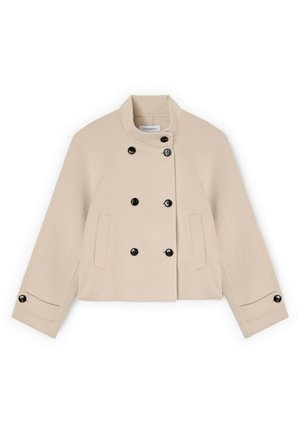 Béžový dvouřadý kabát s šesti černými knoflíky, stojáčkovým límcem, dlouhými rukávy s knoflíkovými manžetami a dvěma předními kapsami se štěrbinami.