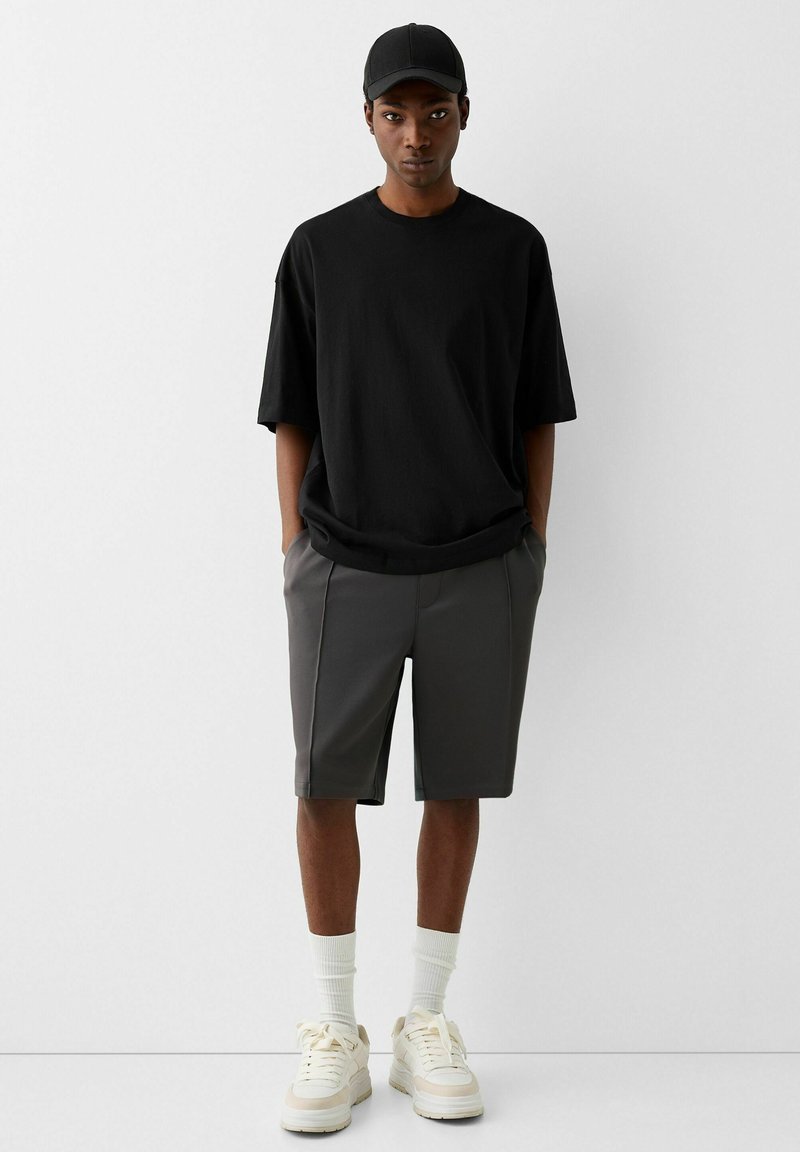 Bershka Shorts grijs Bershka Shorts grijs