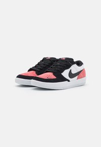Nike SB FORCE 58 UNISEX - Sapatilhas - pink salt/black/white