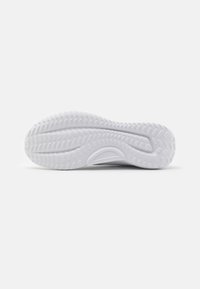 Reebok LITE 4 - Maanteejooksu jalatsid - footwear white/pugry2