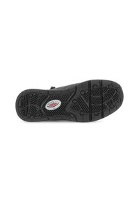 Zwarte rubberen schoenzool met een gestructureerd loopvlakpatroon, met ronde grip en een logo-label aan de zijkant voor grip en ondersteuning.