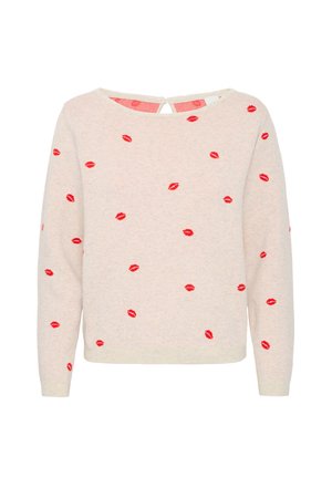 Suéter de punto en beige claro, con estampados de labios rojos dispersos. Cuello redondo, mangas largas y detalle de ojal en la parte posterior. Textura suave.