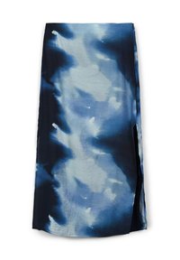 Lange, blau gefärbte Wickelröcke mit einem fließenden Design, das von dunkelblau bis hellblau reicht, und einem seitlichen Schlitz. Leichtes Material.