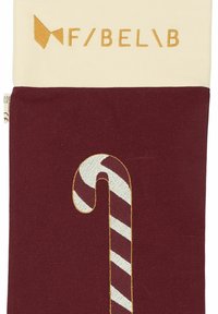 Vínový látkový sáček s bílým a zlatým vzorem cukrové hole, s krémovou horní částí vyšívanou logem "F/BEL/B".