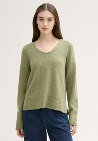 TOM TAILOR DENIM MIT V-AUSSCHNITT - Pulover - greyish green melange