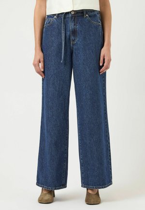 WIDE FIT ALIA MW GÜRTEL - Jeans straight leg - medium blue denim