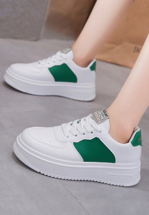 PLATFORM CASUAL - Sneakers laag - green/white