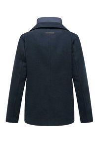 Marinblå ullkappa med en strukturerad design, notch-krage och minimalistisk logotyp på baksidan. Slät textur och skräddarsydd passform.