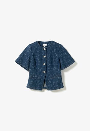 Jachetă din denim cu mâneci scurte, culoare albastru închis, țesătură texturată, închidere frontală cu cinci nasturi, două buzunare frontale și guler rotund.