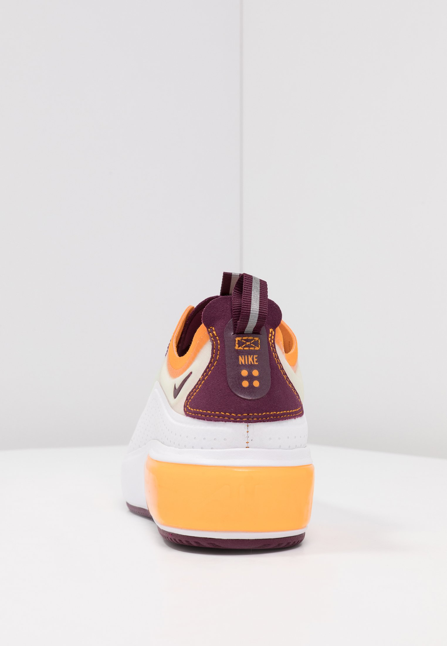 Nike Sportswear AIR MAX DIA SE - Sneakers laag - white/bordeaux/orange  peel/wit - Zalando.nl