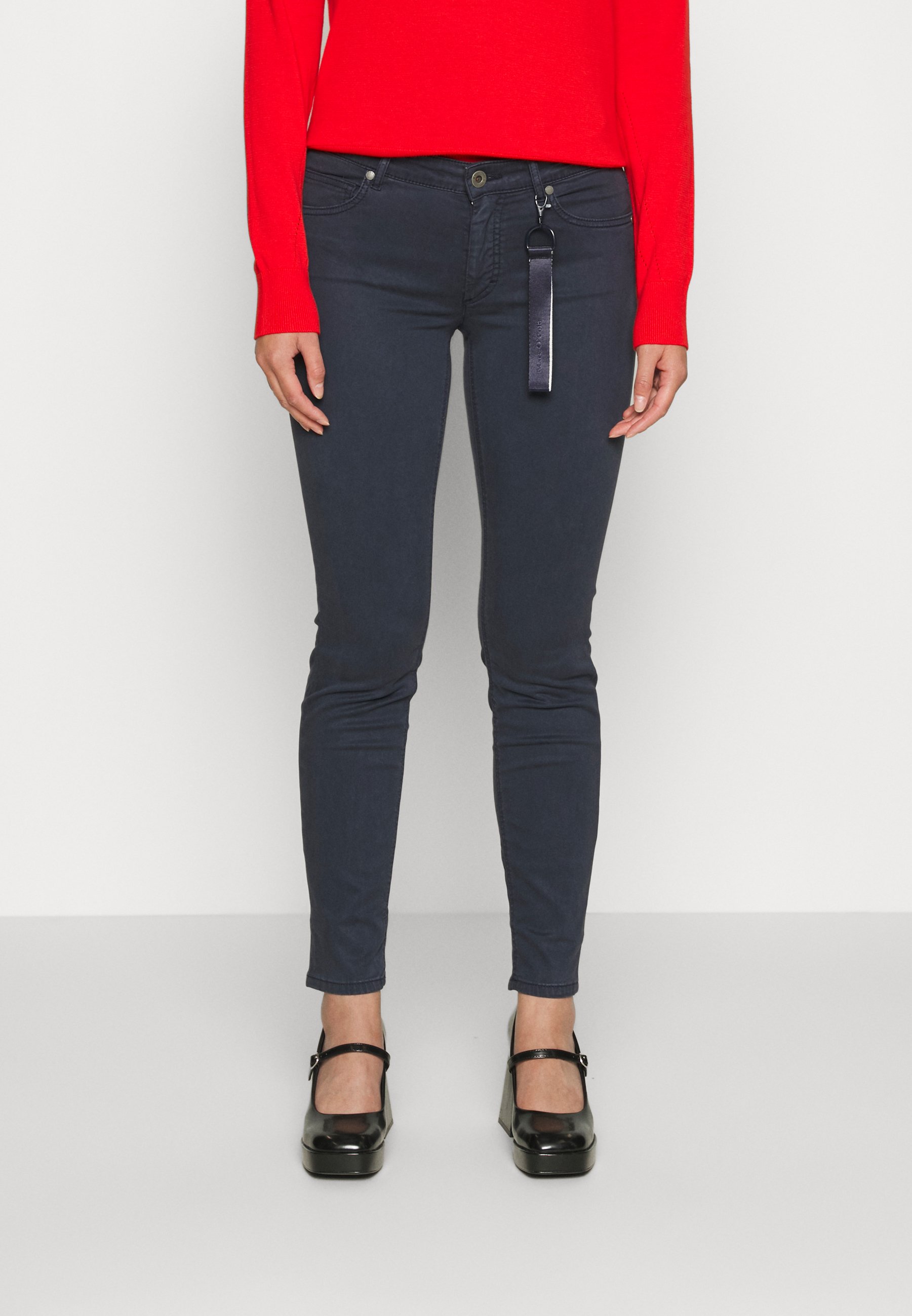 Mode Broeken Lage taille broeken Marc O’Polo Marc O\u2019Polo Lage taille broek blauw casual uitstraling Mode Broeken Lage taille broeken Marc O’Polo Marc O\u2019Polo Lage taille broek blauw casual uitstraling