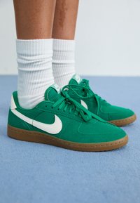 FIELD GENERAL - Trainers - malachite/soft pearl/dark brown