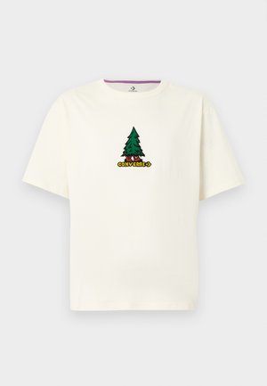 Krēmkrāsas īsroku T-krekls no kokvilnas ar izšūtu zaļu koku un zem tā uzrakstu "Converse".