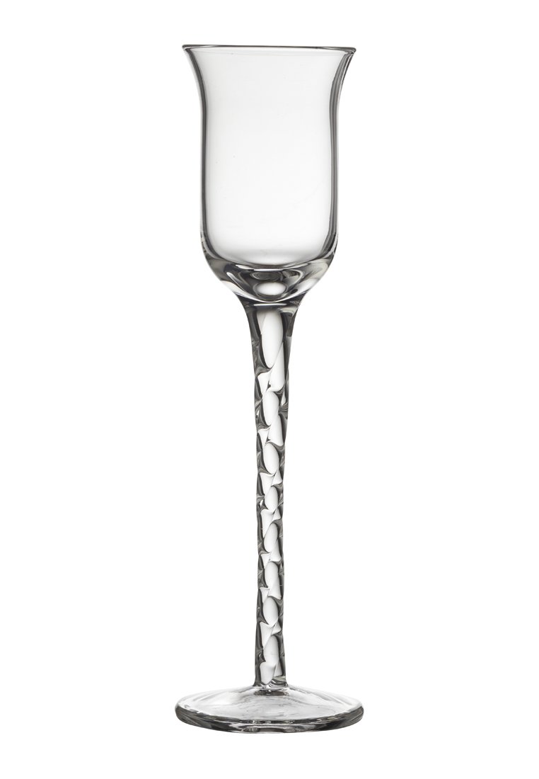 Durchsichtiger Glasflöte mit einem hohen, schlanken Stiel, der ein strukturiertes, verdrehtes Design aufweist. Glatte Schale mit weitem Rand und stabilem, rundem Fuß.