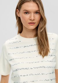 s.Oliver BLACK LABEL MIT PAILLETTEN - T-shirt print - creme