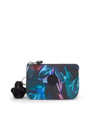 Compact zippered portemonnee in zwart met levendige tropische print en een textuur gorilla sleutelhanger eraan bevestigd. Duurzaam materiaal met een gladde afwerking.
