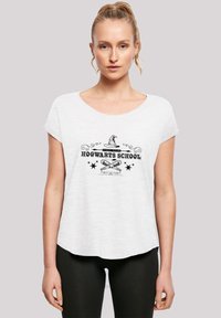 F4NT4STIC HARRY POTTER HOGWARTS FIRST YEAR - T-shirts med print - white