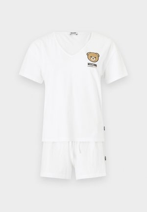 Fehér V-nyakú póló és rövidnadrág szett, kis maci grafikával és „Moschino Underbear” felirattal a mellkason.