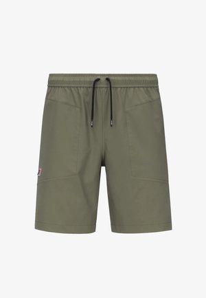 Shorts verde oliva con una cintura elastica e un coulisse nera; presenta due tasche frontali e un piccolo logo colorato sul lato sinistro.