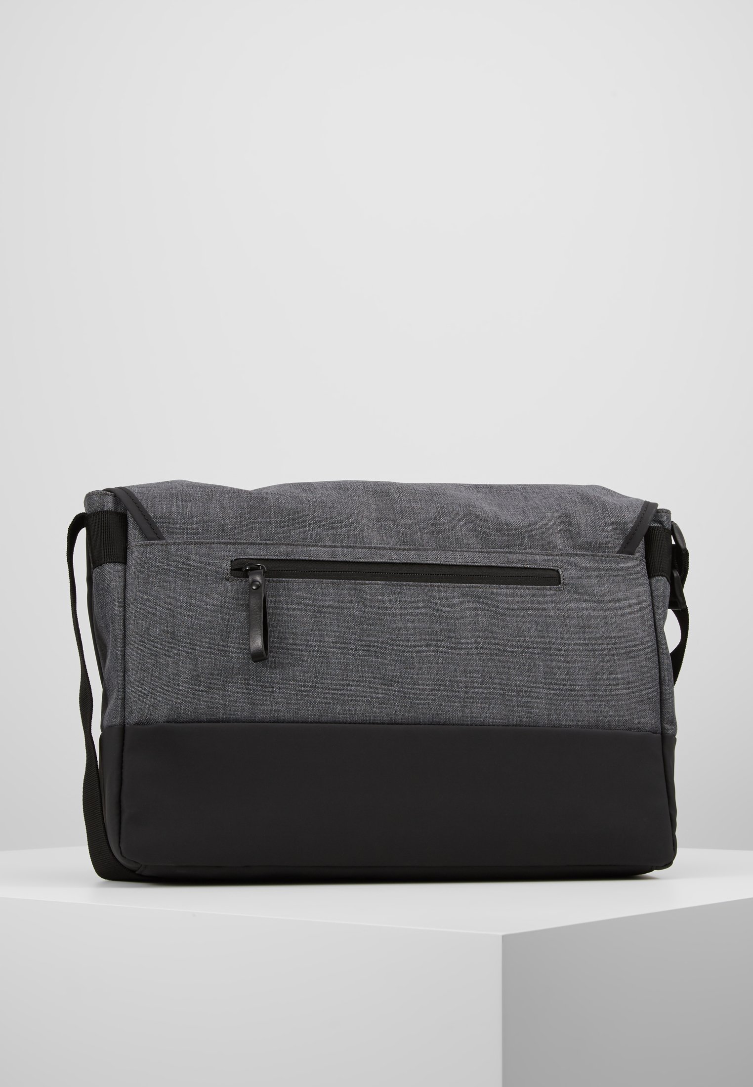 Strellson NORTHWOOD MESSENGER Skulderveske dark grey Strellson NORTHWOOD MESSENGER Skulderveske dark grey