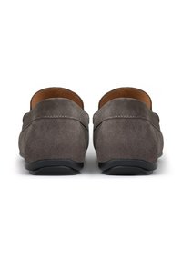 Ciemnoszare buty z zamszowego materiału, płaską podeszwą i prostym designem z minimalnymi detalami, widok z tyłu.