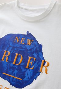 Non sélectionné, white new order floral
