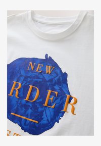Niewybrane, white new order floral