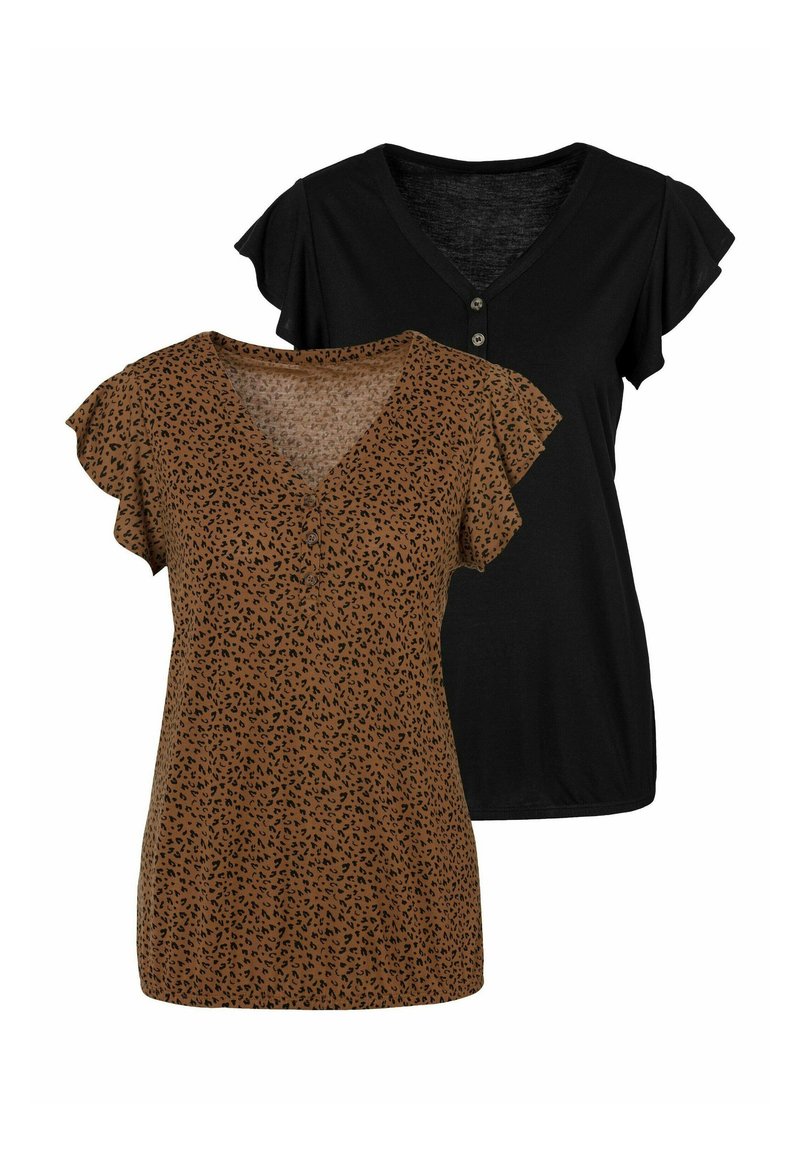 Twee dames t-shirts: de ene bruin met zwart luipaardmotief en gerimpelde mouwen, de andere effen zwart met een V-hals en knopen.