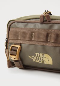 The North Face BASE CAMP LUMBAR UNISEX - Diržinis krepšelis - new taupe green/smokey brown/utility brown