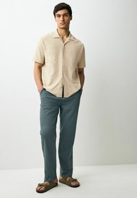 REGULAR FIT - BUTTON THROUGH - Srajca - neutral floral embroidered