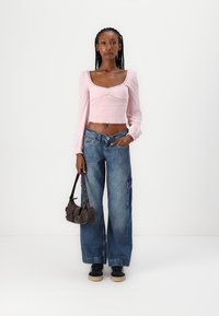 BDG Urban Outfitters KAYLA - Platėjantys džinsai - blue