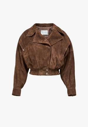 Veste courte en suède marron avec col large, manches longues, boutons-pressions et ourlet élastiqué.