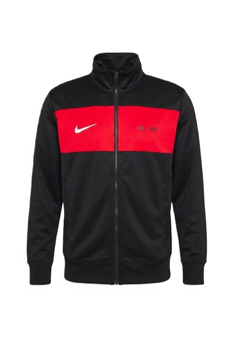Chaqueta negra con cremallera, panel rojo en el pecho, logo blanco de Nike a la izquierda y la palabra "AIR" a la derecha, con mangas largas y cuello alto.