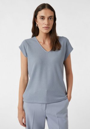 Lichtblauw geribbeld V-hals top met korte mouwen, met een ontspannen pasvorm en een gestructureerd patroon, gecombineerd met bijpassende lichtblauwe broek.