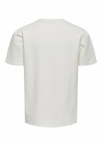 Hvid, kortærmet t-shirt med et struktureret mønster og rund halsudskæring. Har en lige pasform og et glat, let stof.