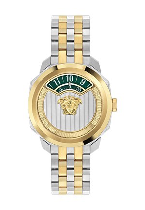 Tweekleurige zilveren en gouden polshorloge met een cirkelvormige wijzerplaat, digitale tijdsweergave bovenaan en een gouden Medusa-logo in het midden.