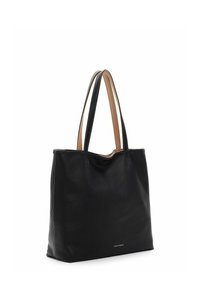 Sac fourre-tout en cuir noir avec finition texturée, poignées beige, ouverture sur le dessus et étiquette de marque à l'avant. Présente des détails de couture minimalistes.