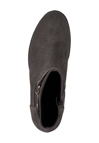 Stivale alla caviglia in suede grigio con zip laterale, punta tonda e texture in tessuto liscio. L'interno è nero, creando un contrasto con l'esterno.