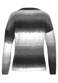 Gradient-Strickpullover in Schwarz-, Grau- und Weißtönen, mit lockerer Passform und langen Ärmeln. Glatte Textur, weiter Rundhalsausschnitt.