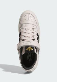 adidas Originals FORUM 84 - Training shoe - putty mauve   core black   ivory