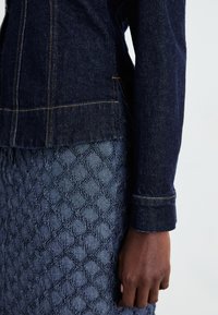 ONLY ONLFREDERIKKE SHAPED - Veste en jean - dark blue denim